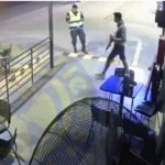 Asalto: Policía sin arma es viral en redes
