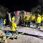 Bus de academia de danza vuelca en Brasil y deja tres muertos