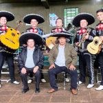 Alumnos despiden con honores a docentes jubilados